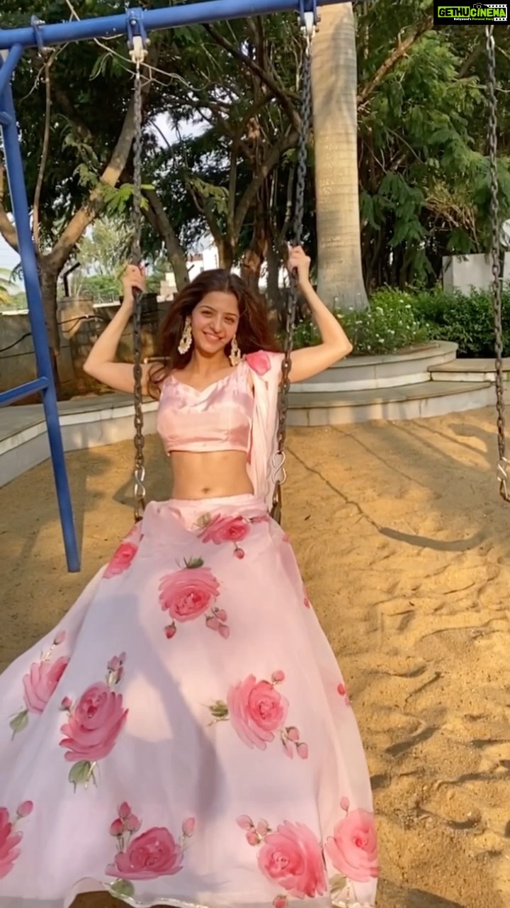 Vedhika Instagram - Swinging my way to the Stars ⭐️💫🌟✨🪐#FloralLove #Reels @picchika