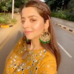 Vedhika Instagram – 🧜‍♀️#Reels #SunshineGirl #SunshineGlow love the song #Butterfly 🦋 👘 @silkybindraofficial 💎 @twinkle_jewelleries