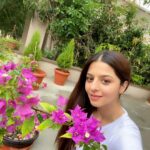 Vedhika Instagram – #Selfie avec #bounganville 🌸