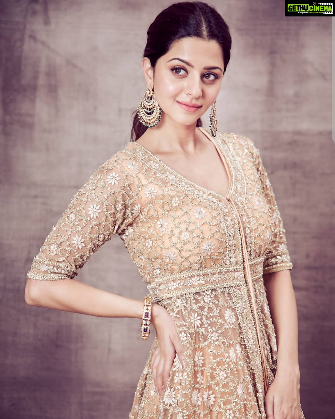 Vedhika Instagram - @gehnajewellers1 @thenehasaran @ravindupatilphotography