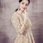 Vedhika Instagram - 🦢 in @thenehasaran x @gehnajewellers1 📸 @ravindupatilphotography