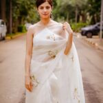 Vedhika Instagram – 🕊