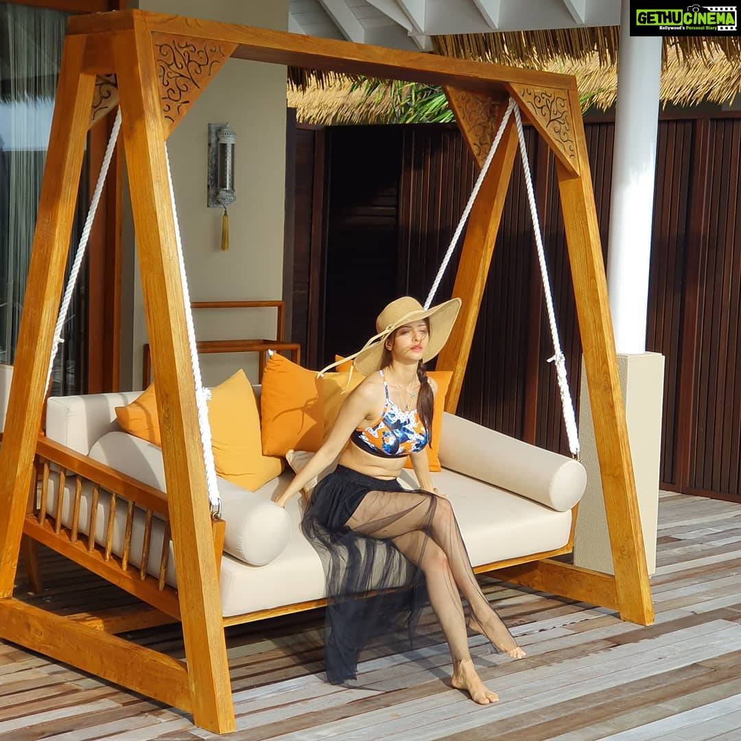 Vedhika Instagram - I never met a #Sunset I didn't like ☀️⛱ @ayadamaldivesresort @indulge.maldives 📸 @ashap7045 👗@fadbulous_rd @dakshinaa_nath Ayada Maldives