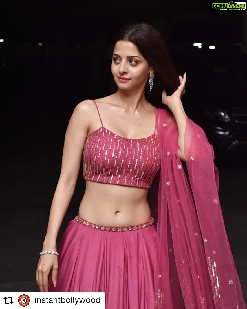 Actress Vedhika Instagram Photos and Posts July 2019 - Gethu Cinema