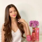 Vedhika Instagram - @lorealpro People often ask me questions about how my hair looks so healthy and thick despite the length. All thanks to my hairstylist who recommended the @lorealpro Serie Expert ProLonger Range to me! This range comes with a Shampoo, Masque, Ends Filler Concentrate and Lengths Renewing Blowdry Cream. I’ve been religiously using these products for some time now and they’ve been amazing! My hair not only looks healthier but also feels plumper and I do not have to worry about chopping my ends, thanks to the Ends Filler Concentrate! You guys must definitely give the ProLonger range a shot because why cut your hair short when you can #KeepTheLengthYouLove! Order them today, with the help of this digital salon by L’Oréal Professionnel - https://www.prosalonlocator.com/LPro/ #L’OréalProfIndia #ProLonger @lorealpro_education_india @ylg_salon