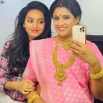 Vidhya Instagram - At yesterday’s Ad shoot. I enjoyed every bit of working with director Vasu Sir, Dop Raana Sir, Lovely choreographer Viji Mam, Photographer Santhosh Sir, Saree drapist Saraswathy akka and Stylist Jeevitha. It was a surprise and felt happiest working with you my dearest @meerakrishnaofficial .. Lots and lots of love to you all..🤍🤍🤍 Avm Studio