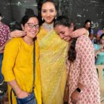 Vidhya Instagram - At yesterday’s Ad shoot. I enjoyed every bit of working with director Vasu Sir, Dop Raana Sir, Lovely choreographer Viji Mam, Photographer Santhosh Sir, Saree drapist Saraswathy akka and Stylist Jeevitha. It was a surprise and felt happiest working with you my dearest @meerakrishnaofficial .. Lots and lots of love to you all..🤍🤍🤍 Avm Studio