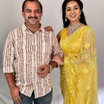 Vidhya Instagram - At yesterday’s Ad shoot. I enjoyed every bit of working with director Vasu Sir, Dop Raana Sir, Lovely choreographer Viji Mam, Photographer Santhosh Sir, Saree drapist Saraswathy akka and Stylist Jeevitha. It was a surprise and felt happiest working with you my dearest @meerakrishnaofficial .. Lots and lots of love to you all..🤍🤍🤍 Avm Studio