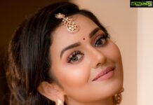 Vidhya Instagram - 🧡☺️ Makeup&hair : @vijiknr Jewelery: @bronzerbridaljewellery Saree: @kuzhalisilk Blouse : @moksh_blouse_studio Photography: @camerasenthil