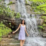 Vidisha Instagram - ❤ @meenasvk . . . #momandaughter #waterfall #mom #love #mountains #hills #hillstation #love #pure #traveller #travel #vidisha #vidishasrivastava Matheran