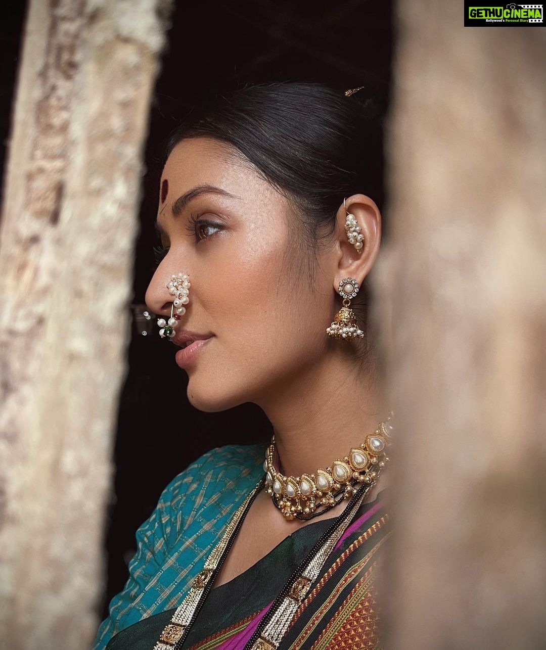 Vidisha - 12.2K Likes - प्रेम तो प्रकृति है …ये कोई व्यवहार थोड़ी है, कि,
तुम करो तो ही मैं करूँ...!!
.
.
#prem #prakriti #shabd #thoughts #love #vidisha #vidishasrivastava #shivubai