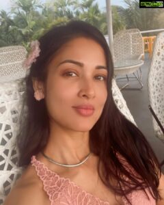 Vidisha Instagram - 🌸 
.
.
.
@officialjoshapp 
.
.
🌸 #floral #peach #love #2022 #newyear2022 #positivevibes #beautiful #year #staysafe #vibes #trend #explore #travel #vidisha #vidishasrivastava