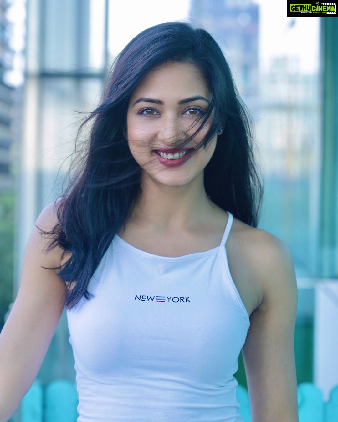 Vidisha - 12.3K Likes - Sometimes your joy is the source of your smile and sometimes your smile can be the source of your joy !!
📸- @rupalisaagarrs
Studio- @the_artofvisuals
#laughs #happiness #love #joy #beauty #photography #vidisha