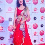 Vidisha Instagram - 🥰 . . #zeerishteyawards2021 #zra #vidishasrivastava #vidisha #red