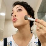 Vidisha Instagram - My gamla my fool... my make up my rule !!🤪👀💋💄 #makeup #reels #fun #quirky #cute #vidishasrivastava