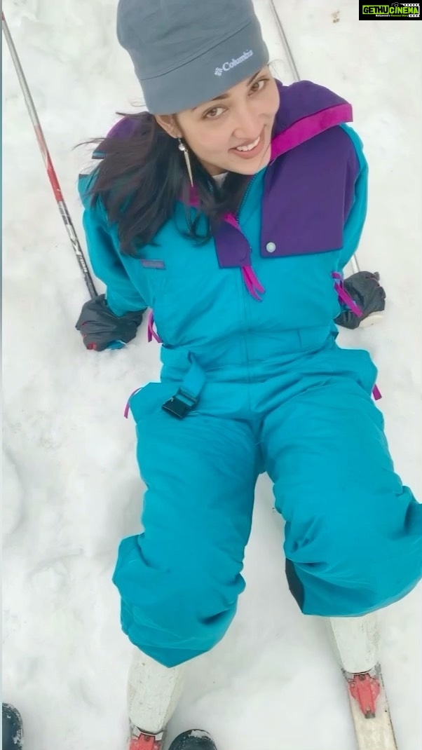 Vidisha Instagram - This is what happens with the first timers.. 🤪🤣 #skifail #funnyvideos #snow #manali #laughs #reels