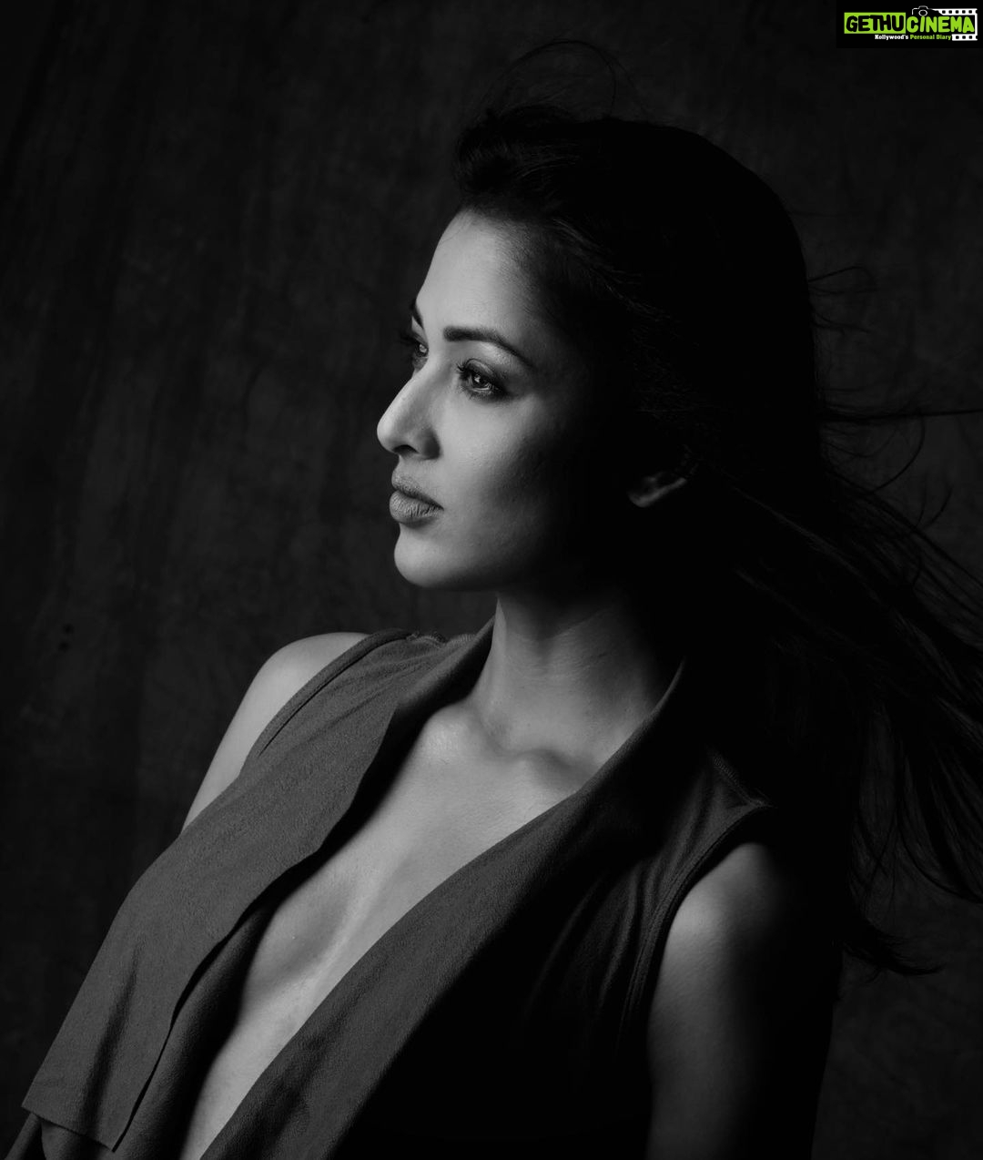 Vidisha Instagram - She’s water. Strong enough to drown you, soft enough to cleanse you and deep enough to save you !! Shot by - @pravintalan Studio- @the_artofvisuals #beingwoman #fierce #blackandwhite #prioritizeyourself #vidishasrivastava