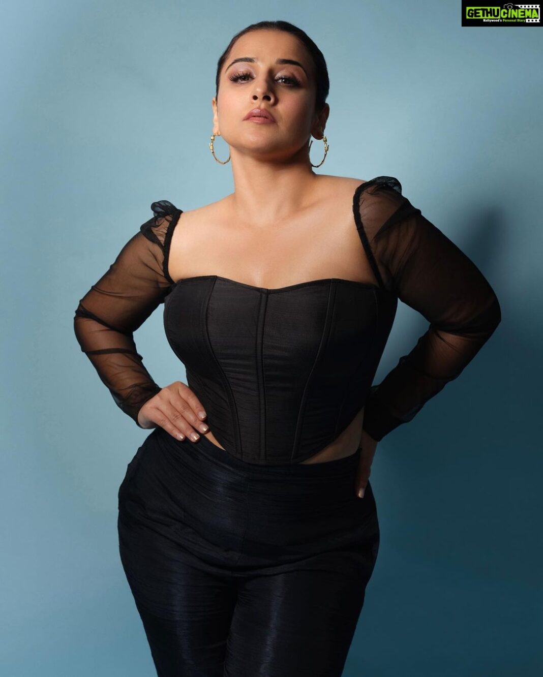 Vidya Balan Instagram - One hour for the calendar to read 2022❤️✨One hour for my birthday 🎈 Outfit - @leaclothingco Shoes - @lynindia.official Makeup - @harshjariwala158 Hair - @bhosleshalaka Styling - @who_wore_what_when Photography- @sohillalani_