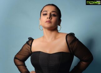 Vidya Balan Instagram - One hour for the calendar to read 2022❤️✨One hour for my birthday 🎈 Outfit - @leaclothingco Shoes - @lynindia.official Makeup - @harshjariwala158 Hair - @bhosleshalaka Styling - @who_wore_what_when Photography- @sohillalani_