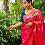 Vidya Balan Instagram – Sarees have always been my most favourite form of storytelling 📝🥻
Thank you @wanderingstoryteller for this  gorgeous saree, handpainted & embroidered by #Shraddha&Nitu #TheArtDepartmentAurobindoAshramPuducherry ❣️
Loved wearing it ♥️