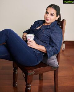 Vidya Balan Instagram - Shoot. Coffee. Shoot. Coffee 📸☕️
How was your week? Batao na…☺️❣️

Outfit - @freakinsindia 
Hair - @bhosleshalaka 
Makeup - @harshjariwala158 
Styling - @who_wore_what_when 
Photography - @anurag_kabburphotography