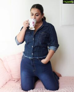 Vidya Balan Instagram - Shoot. Coffee. Shoot. Coffee 📸☕️
How was your week? Batao na…☺️❣️

Outfit - @freakinsindia 
Hair - @bhosleshalaka 
Makeup - @harshjariwala158 
Styling - @who_wore_what_when 
Photography - @anurag_kabburphotography