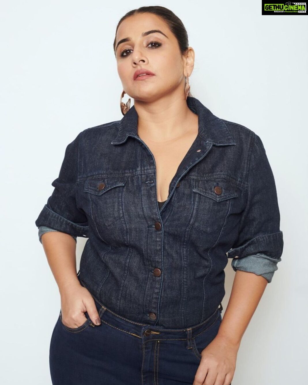 Vidya Balan Instagram - Shoot. Coffee. Shoot. Coffee 📸☕️ How was your week? Batao na…☺️❣️ Outfit - @freakinsindia Hair - @bhosleshalaka Makeup - @harshjariwala158 Styling - @who_wore_what_when Photography - @anurag_kabburphotography