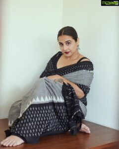 Vidya Balan Instagram - Sari! Posing in progress.

Sari - @houseofurrmi 
Hair- @bhosle.shalaka 
Makeup - @harshjariwala158 
Styling- @who_wore_what_when 
Photography - @anurag_kabburphotography
