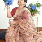 Vidya Balan Instagram – Feeling so blue, that the flowers caught up with my feelings 😉💙

Saree – @archanajaju.in 
Flowers – @interfloraindia 
Hair – @bhosleshalaka 
Makeup – @harshjariwala158 
Styling – @who_wore_what_when 
Photography – @anuragkabburphotography