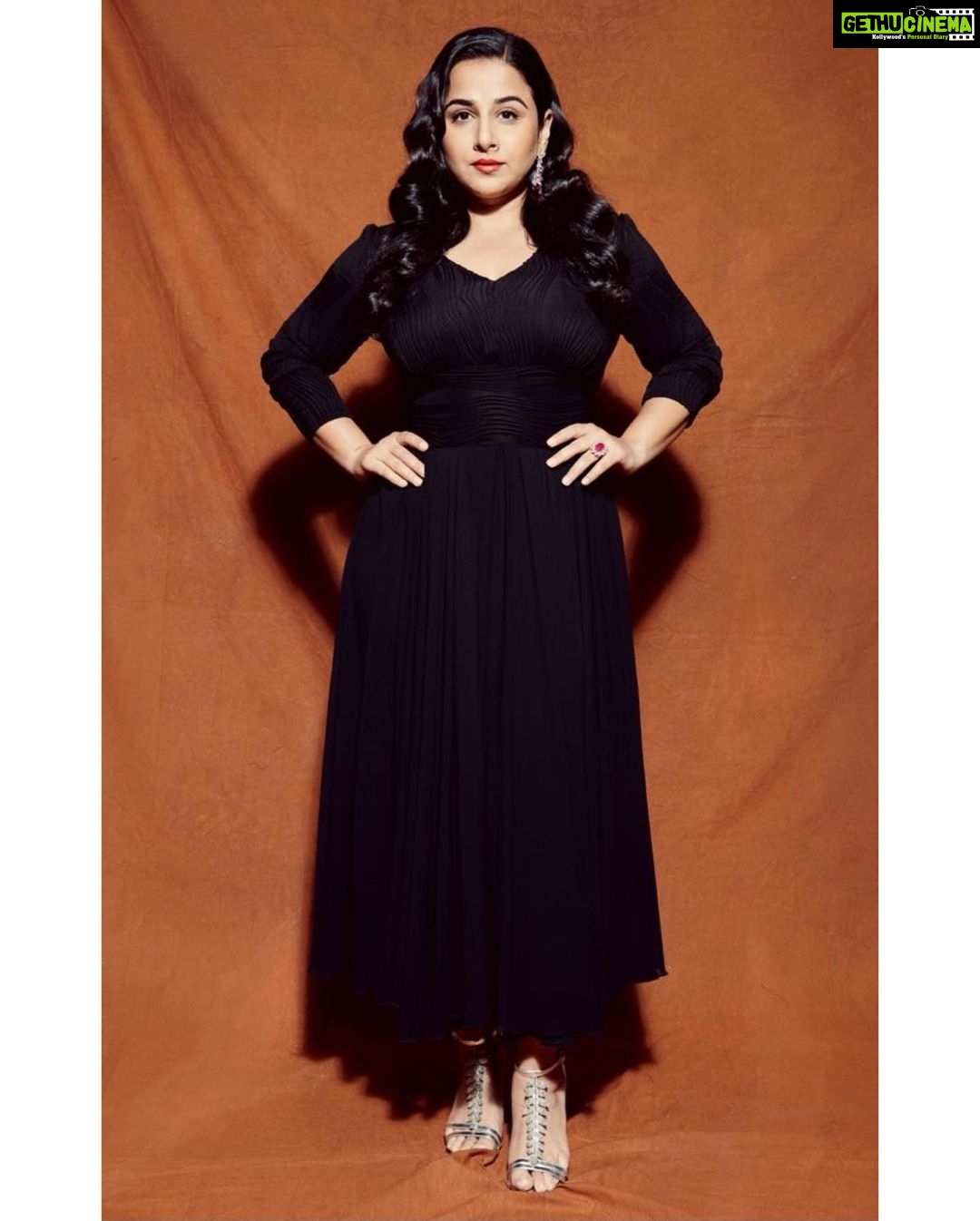 Vidya Balan Instagram - Black dresses are such a mood ๐ค Send me a heart for the dress colour which is your favourite โค๏ธ๐งก๐๐๐๐๐ค๐๐ค Outfit - @labelritukumar Shoes - @oceedeeshoes Hair - @bhosleshalaka Makeup - @harshjariwala158 Styling - @who_wore_what_when Photography- @anurag_kabburphotography