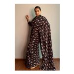 Vidya Balan Instagram – For a webinar for @shaila_welfare_official , 

Saree- @the_haelli 
Makeup – @harshjariwala158 
Hair – @bhosleshalaka 
Styled by – @who_wore_what_when