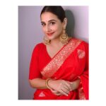 Vidya Balan Instagram – Saree- @raisin.global 
Makeup – @harshjariwala158 
Hair – @bhosleshalaka 
Styled by – @who_wore_what_when