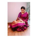 Vidya Balan Instagram - On #IndependenceDay celebrate the unity in diversity of Indian Silks from Assam to Gujarat and Jammu & Kashmir to Tamil Nadu.Lets encourage and embrace the treasure trove of Indian Silks. #Vocal4Handmade #IWearPureSilkHandloom #AlwaysBuyPureSilk #SilkMarkYourAssuranceOfPureSilk @silkmarkindia @csbmot @TexMinIndia @smritiirani.in Styling: @who_wore_what_when Hair-stylist : @bhosleshalaka Make-up : @harshjariwala158