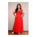 Vidya Balan Instagram – Outfit – @ananyaarora.label 
Shoes – @paioshoes
Makeup- @harshjariwala158 
Hair – @bhosleshalaka 
Styled by – @who_wore_what_when

#vocalforlocal – this is made by women Artinsans in mul cotton. The fabrics are natural and dyed in Azo free dyes.