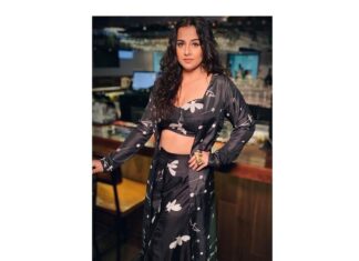 Vidya Balan Instagram - #Throwback to a year ago... my last shoot with make-up artist #Subbu ❣️ Outfit: @aryabysva Styling: @who_wore_what_when Photographer : @shounakamonkar