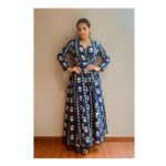 Vidya Balan Instagram - E-Promotions for #ShakuntalaDevi ❣️ Outfit - @rivaajclothing Makeup - @shre20 Hair - @bhosleshalaka Styled by - @who_wore_what_when #vocalforlocal handloom cotton inspired from the authentic hand block of Jaipur. Indigo, the deep and rich blue color is derived from the ancient dye. The indigo prints have been taken to remarkable journey and evolved over time in India.