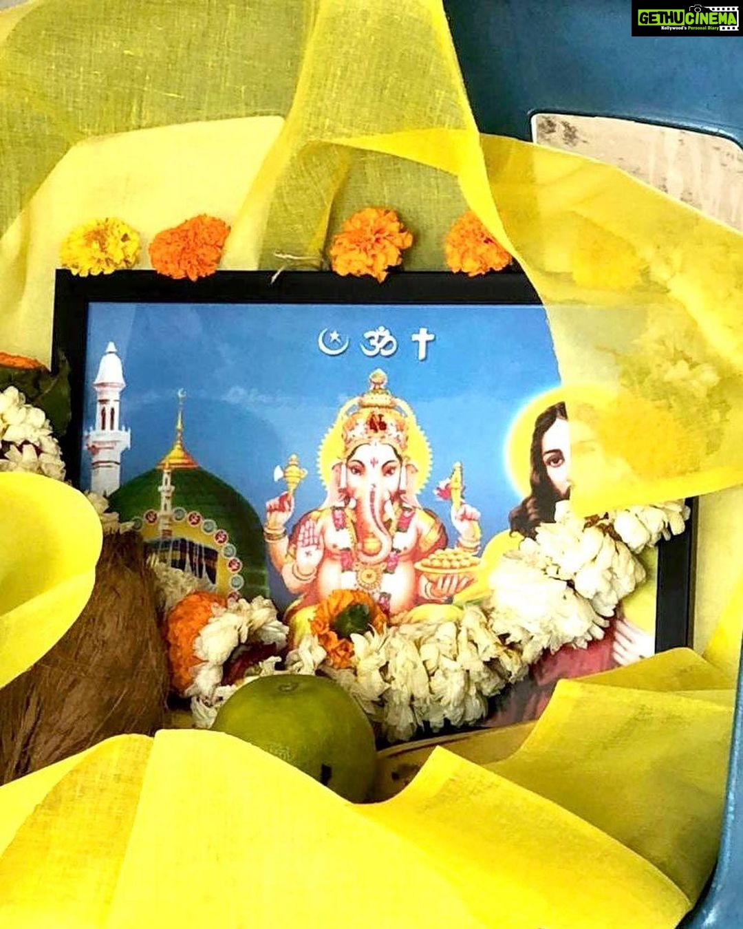 Vidya Balan Instagram - Invoking blessings all across 🙏. The #Sherni shoot begins on #WorldWildlifeDay. Surreal to do the mahurat puja in an ancient temple in the middle of a forest 🙏. #AmitMasurkar @ivikramix @BhushanKumar #KrishanKumar @aasthatiku @abundantiaent @tseriesfilms @tseries.official @shikhaarif.sharma