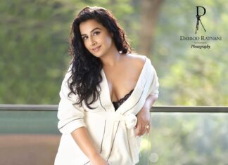 Vidya Balan Instagram - This is my 2020 #DabboRarnani calendar shot 😘... @dabbooratnani @manishadratnani #dabbooratnanicalendar #btswithdabboo