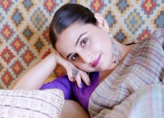 Vidya Balan Instagram - Taking you on a handloom journey with some moments captured in my fave sarees 📸💛 #nationalhandloomday