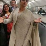 Vidya Balan Instagram - What to do ! We are like that only ... Mind it !! 👻 @directormenon @ivikramix @abundantiaent @raedita @sonypicturesnetworks