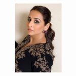 Vidya Balan Instagram – #MissionMangal promotions 
Saree – @gandhisawan
Makeup – @shre20
Hair – @bhosleshalaka
Styled by – @who_wore_what_when