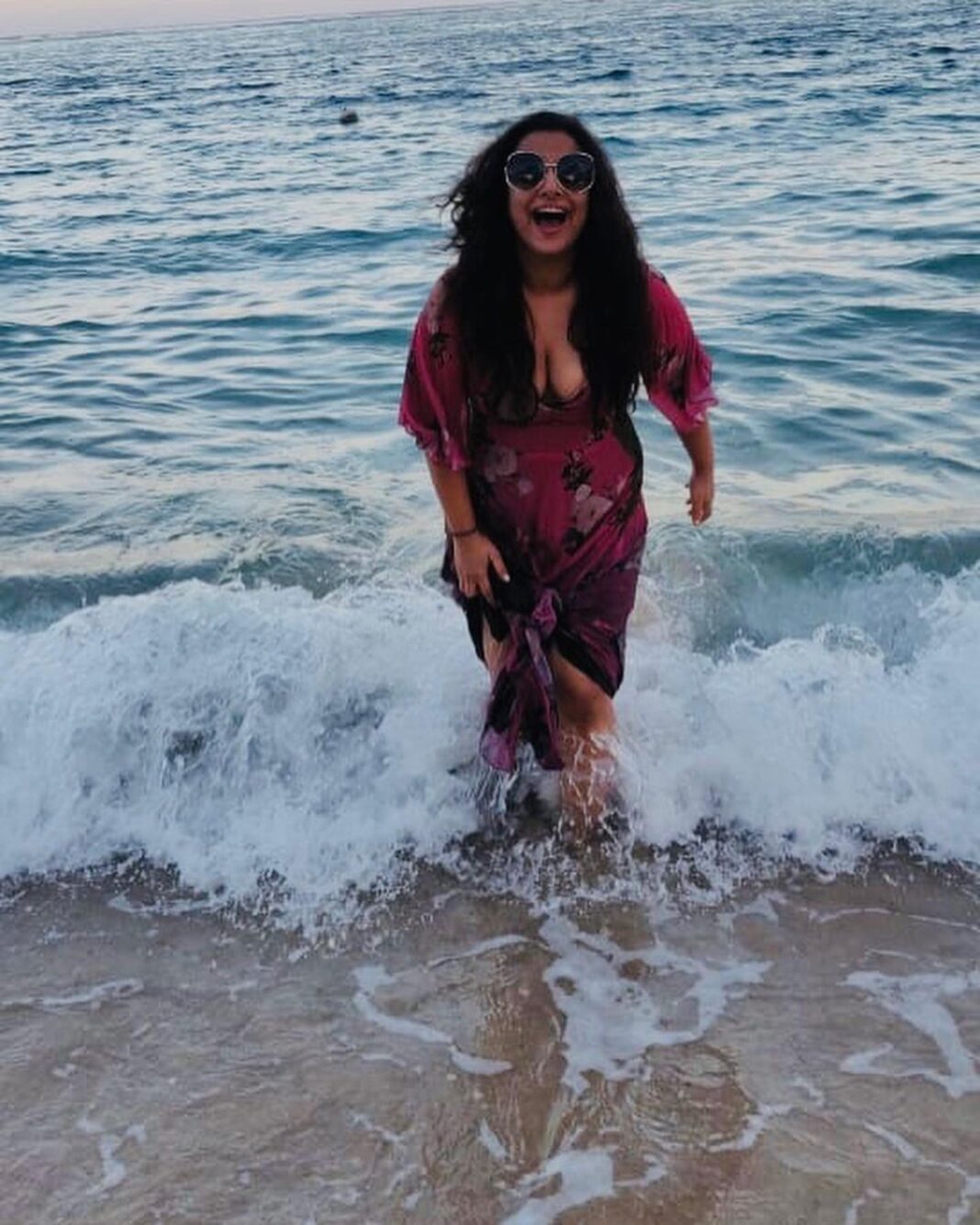 Vidya Balan Instagram - Joy 🤩... #Alive #Happy #FunintheSun #PureJoy @sandhu_aditi you’ve got to be the best candid photographer i know 😍.Thankoo 🤗! @rickroyco i looove my dress 😍.Thankoo 🤗!