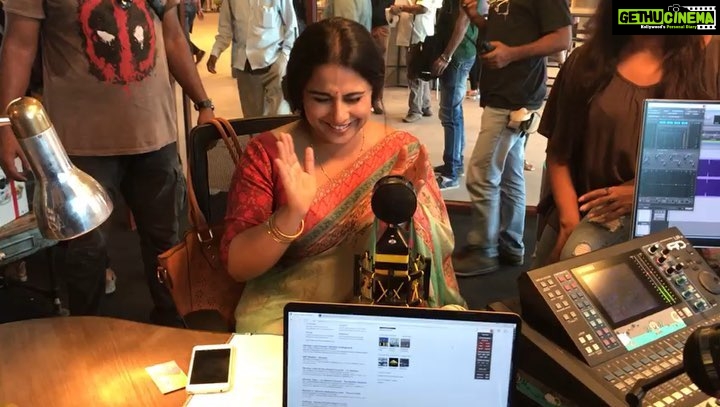 Vidya Balan Instagram - What madness this film was !!!! So much laughter on this set everyday !! Thankoo @sureshtriveni for i could laugh on camera too...so i didn’t need to feel bad 😅😅😅😅😅😅!! #TumhariSulu #ILUILU 💝💝 #LaughingGas @findingshanti @atulkasbekar @tanuj.garg @nehadhupia @manavkaul @vjymaurya @mymalishka @dharajain