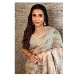 Vidya Balan Instagram - For the #Hindustan #PatnaDialogue in Saree - @nadiyapaar Make Up - @loveleen_ramchandani Hair - @bhosleshalaka Styled by @who_wore_what_when