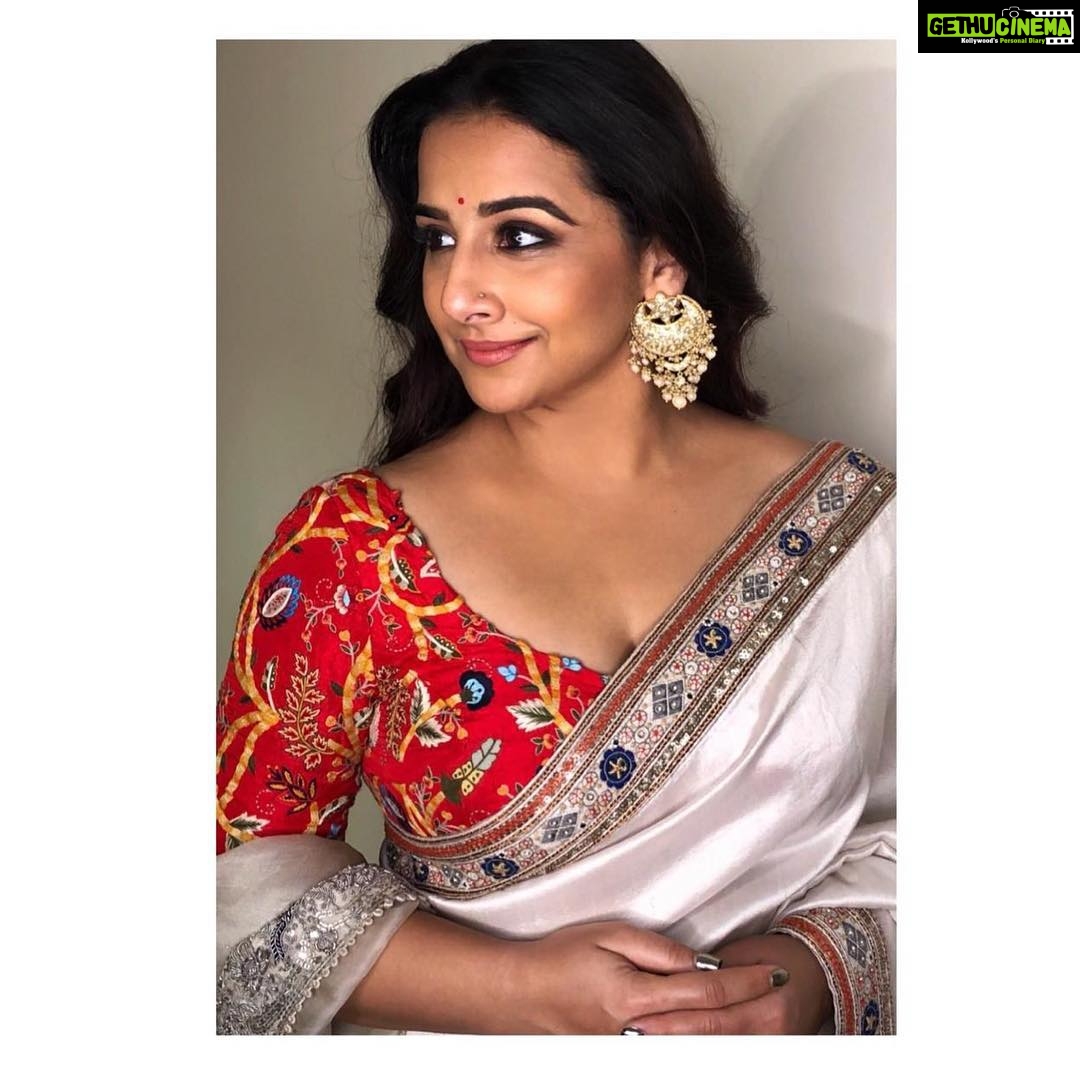 Vidya Balan Instagram - For the #shlokaakashwedding tonight in... Saree @anamikakhanna.in Hair @bhosleshalaka Makeup @devinanarangbeauty Styled by @who_wore_what_when