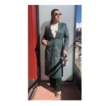 Vidya Balan Instagram – #StMoritz …. If its too cold,i throw on the feather scarf 😜…i hope it is 😛.
Suit – @mintblushdesigns 
Feather scarf- @falgunishanepeacockindia 
Sunglasses – opiumeyewear 
Hair – @bhosleshalaka 
Makeup – @shre20 
Styled by – @who_wore_what_when