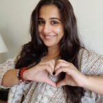 Vidya Balan Instagram – I know im not perfect but i know there’s just One ME 🥰….
So Thank you @sencogoldanddiamonds for  this rare collection of Hearts & Arrows diamonds, perfectly cut to celebrate the imperfectly perfect ME #Selflove ♥️♥️!!