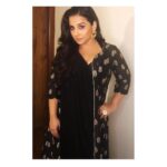 Vidya Balan Instagram - For the Brand Vision awards tonight in Outfit: @mintblushdesigns Hair: @bhosleshalaka Make Up: @shre20 Styled by: @who_wore_what_when