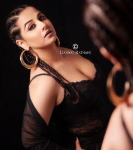 Vidya Balan Instagram - My shot in @dabbooratnani ‘s 2019 calendar 💥. Make-up : @shre20 Hair : @bhosleshalaka Styling by : @who_wore_what_when Thankoo @manishadratnani for being such an integral part of every one of our shoots ♥️. @sandhu_aditi & @findingshanti