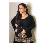 Vidya Balan Instagram – Tonight,for Raag Shayari,a tribute to the legendary Kaifi saab on his birth centenary … Outfit @bhumikasharmaofficial
Clutch @thepinkpotli
Hair @bhosleshalaka 
Make Up @shre20 
Styled by @who_wore_what_when